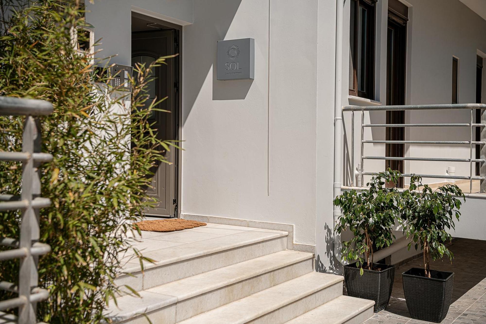 Sol Luxury Apartment - Close To The Beach With A Private Mini Pool Chrissi Akti Chania Exterior foto